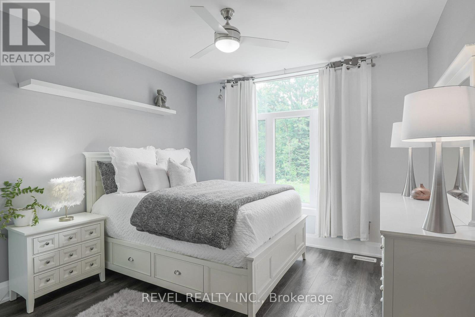 99 Kagawong Road, Kawartha Lakes (Fenelon), ON - Indoor Photo Showing Bedroom