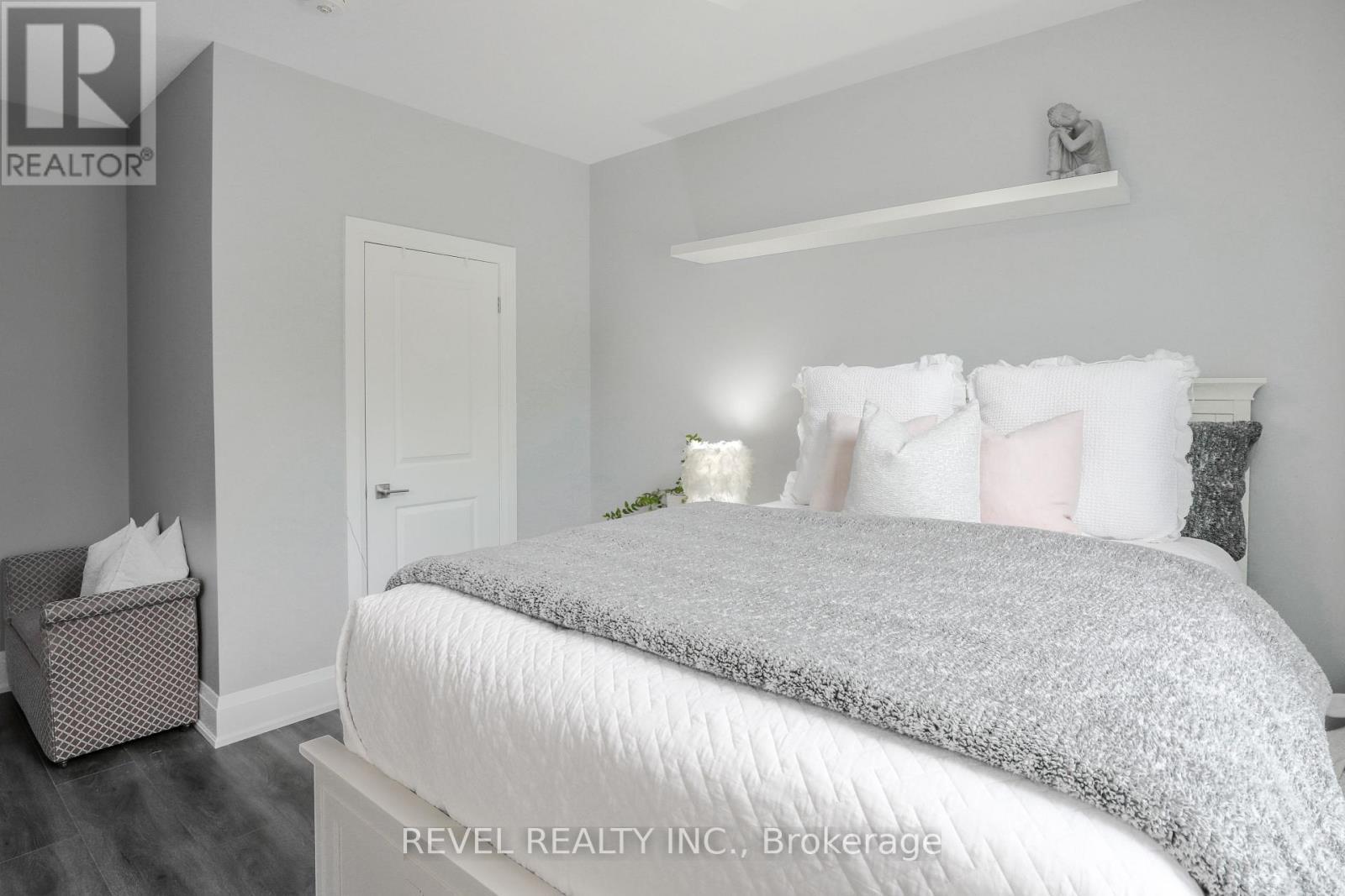 99 Kagawong Road, Kawartha Lakes (Fenelon), ON - Indoor Photo Showing Bedroom