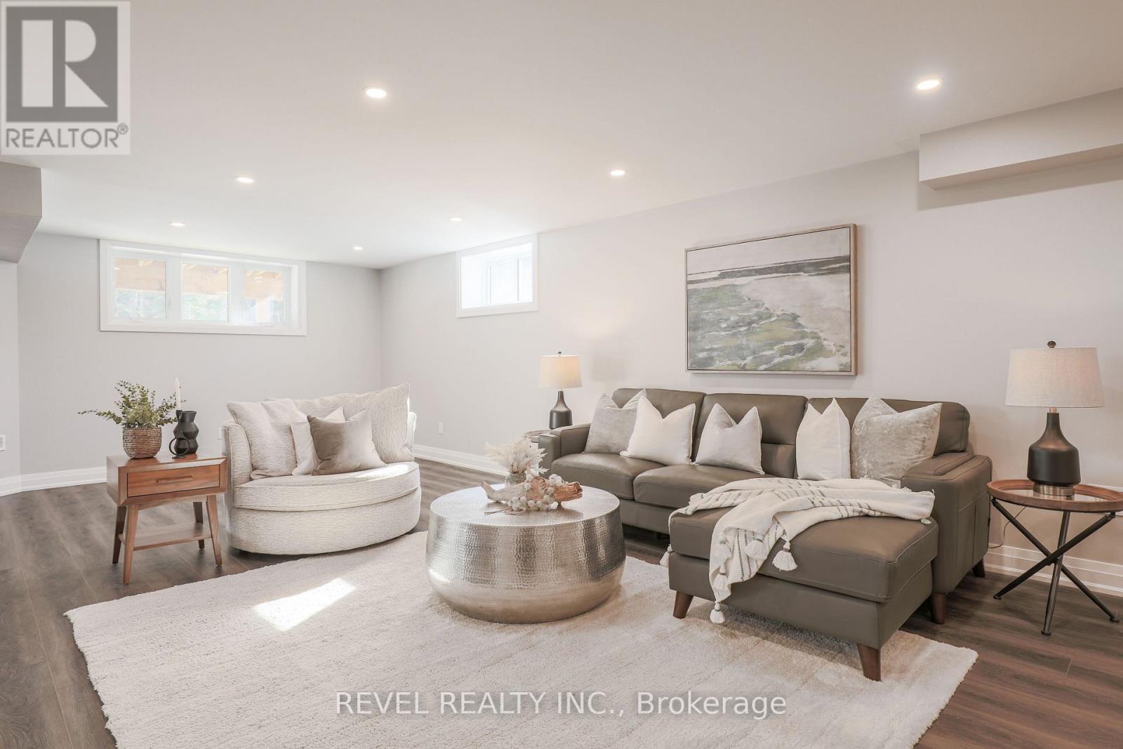 99 Kagawong Road, Kawartha Lakes (Fenelon), ON - Indoor Photo Showing Living Room