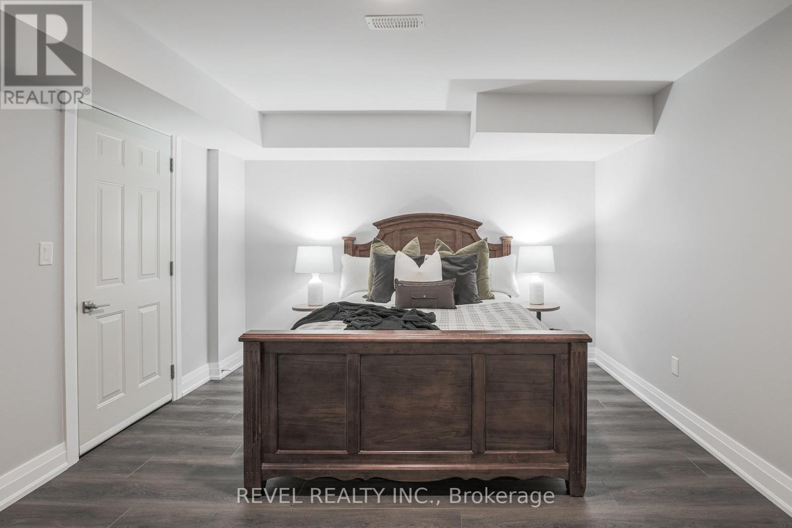 99 Kagawong Road, Kawartha Lakes (Fenelon), ON - Indoor Photo Showing Bedroom