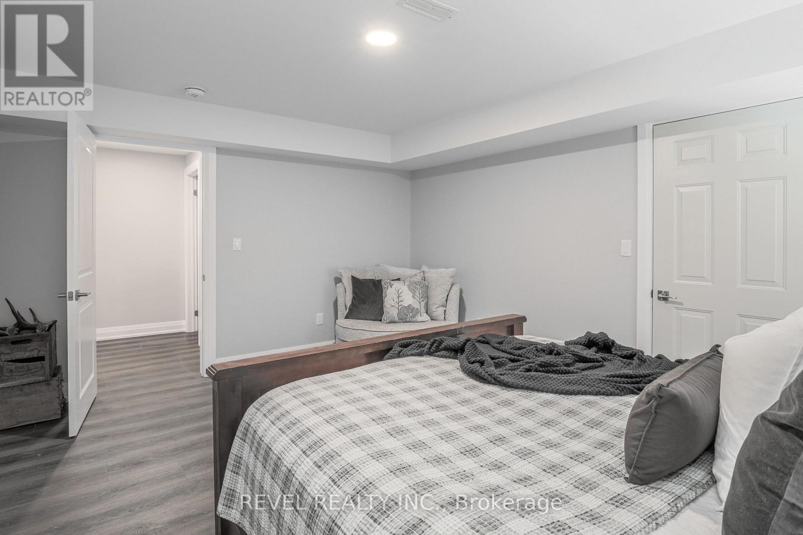 99 Kagawong Road, Kawartha Lakes (Fenelon), ON - Indoor Photo Showing Bedroom