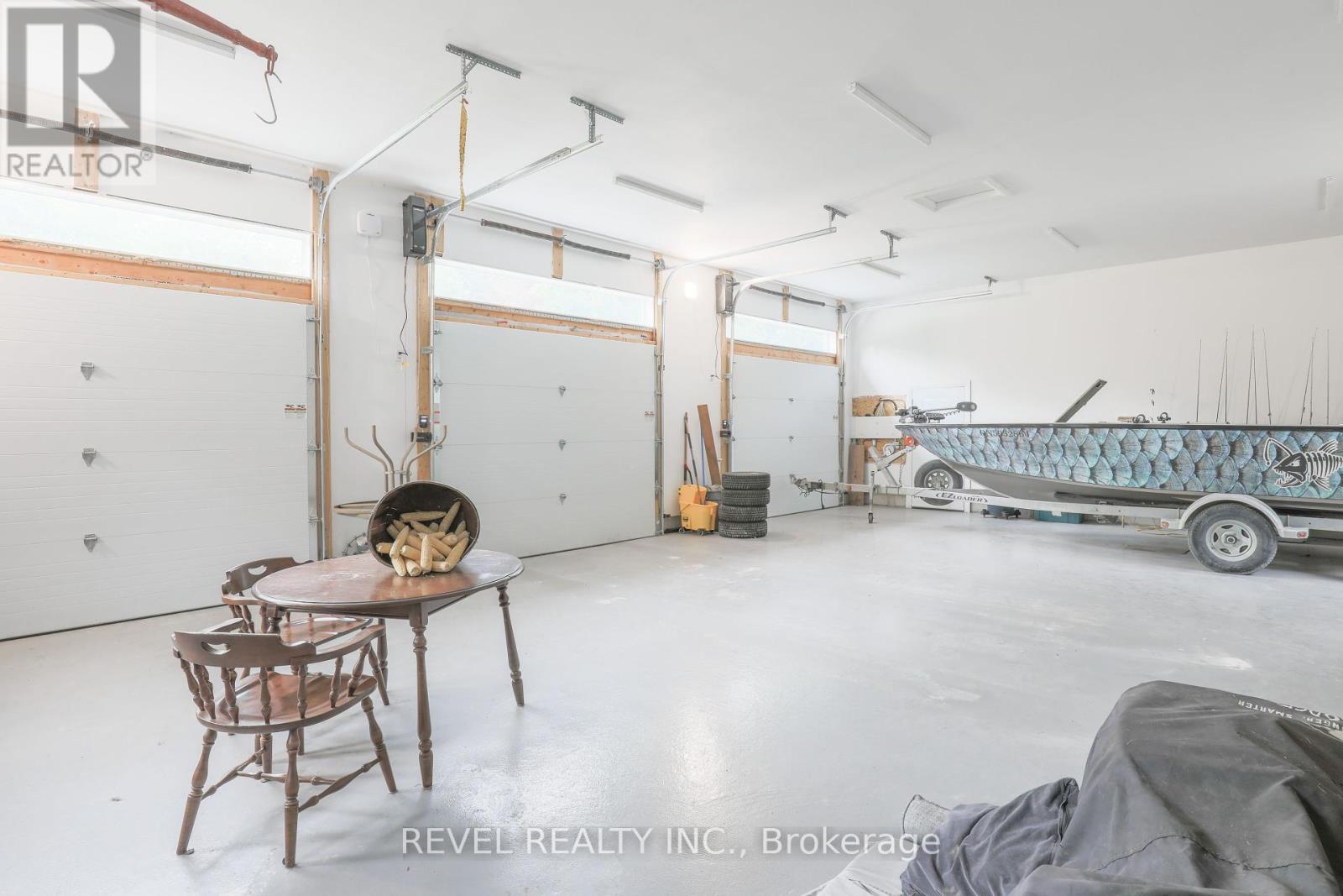 99 Kagawong Road, Kawartha Lakes (Fenelon), ON - Indoor Photo Showing Garage