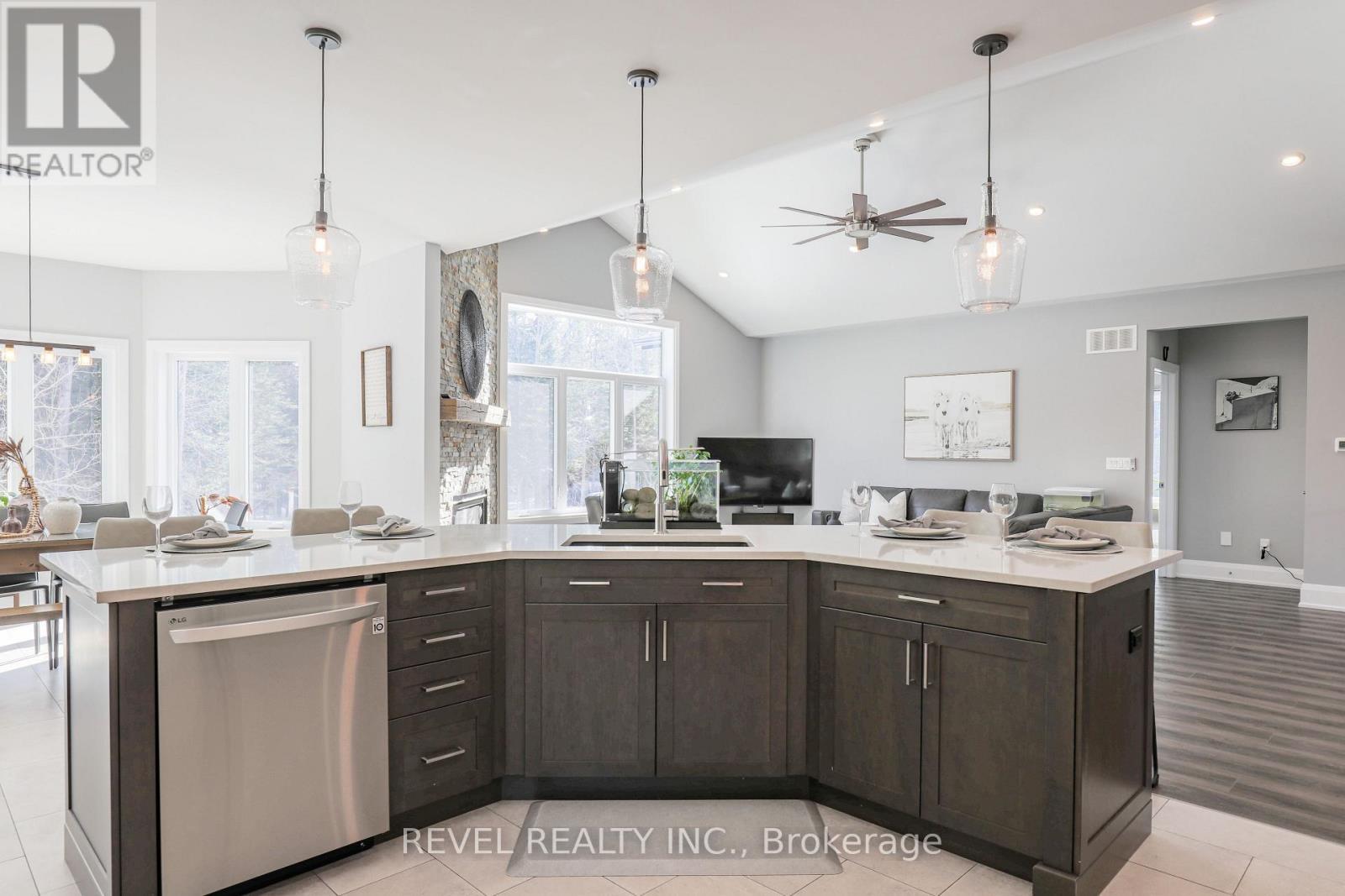 99 Kagawong Road, Kawartha Lakes (Fenelon), ON - Indoor Photo Showing Kitchen