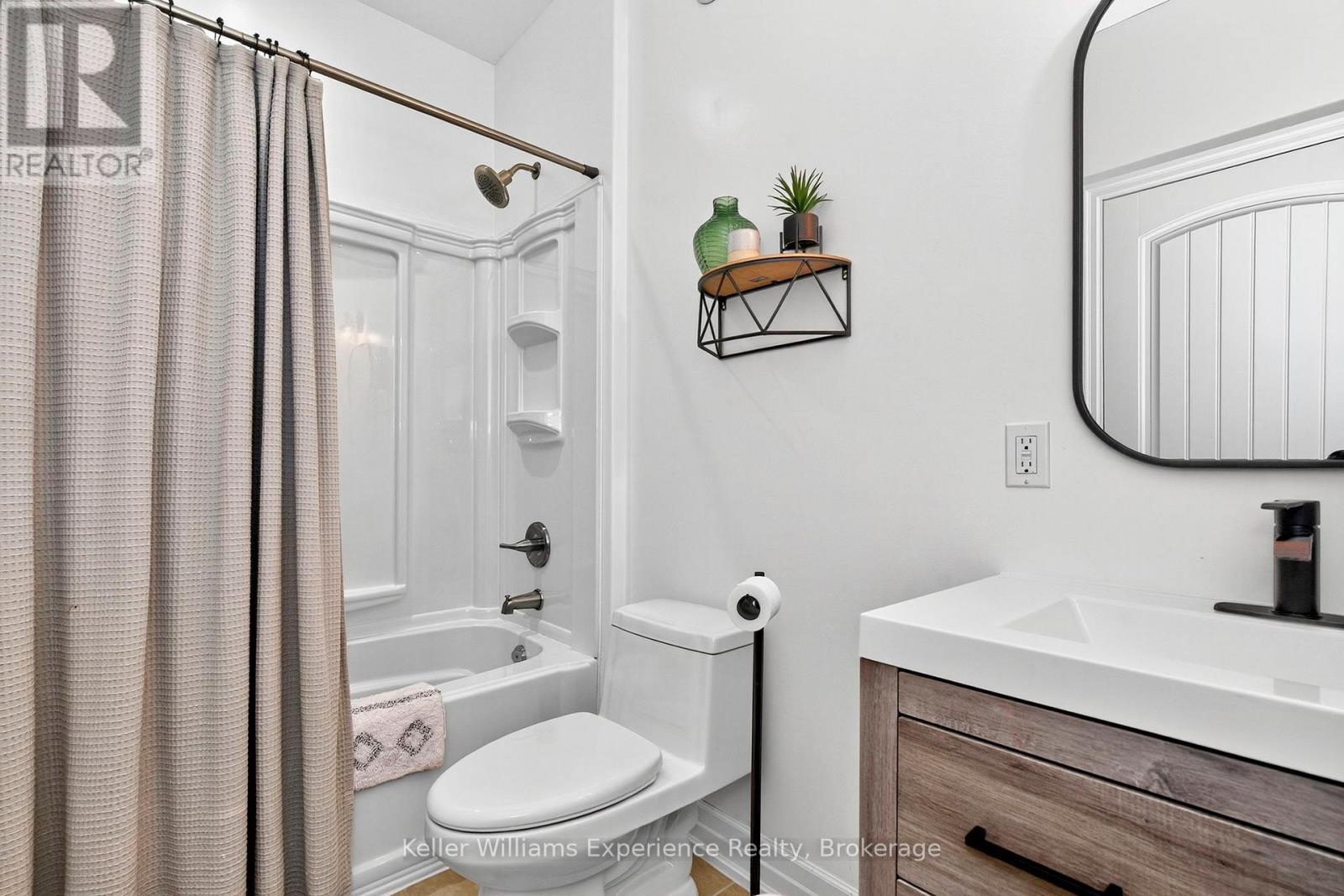 94 Windermere Circle, Tay, ON - Indoor Photo Showing Bathroom
