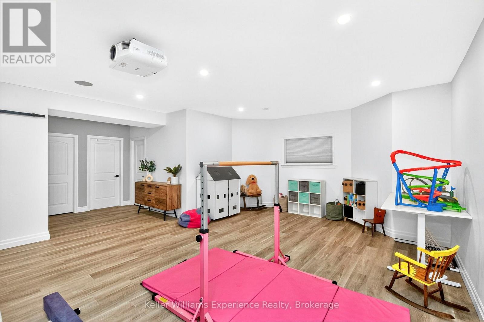 94 Windermere Circle, Tay, ON - Indoor Photo Showing Other Room