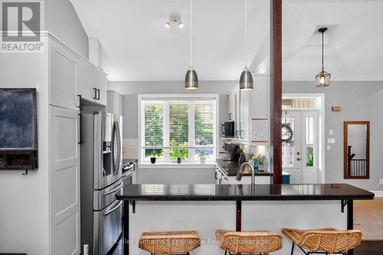 94 Windermere Circle, Tay, ON - Indoor Photo Showing Kitchen