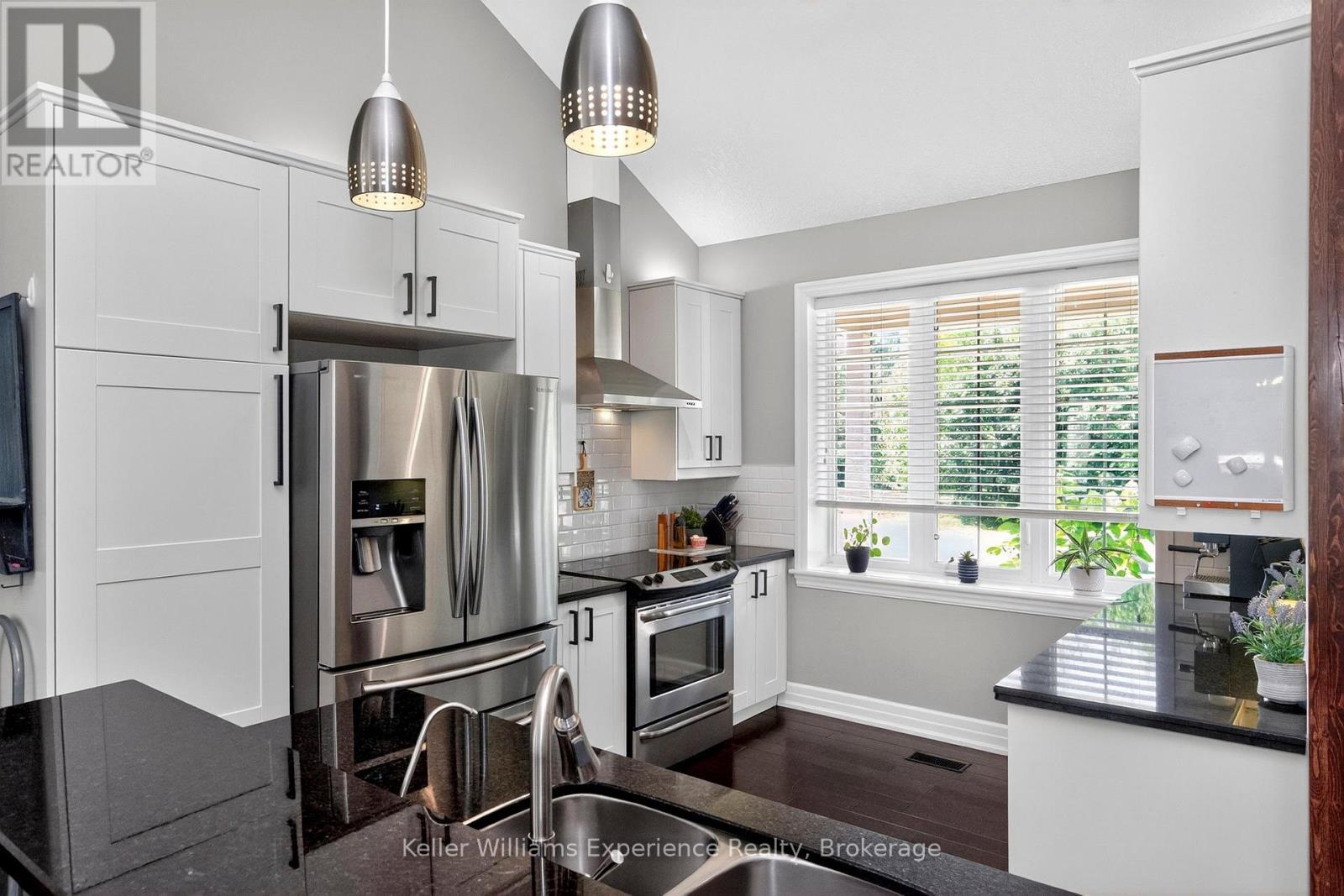 94 Windermere Circle, Tay, ON - Indoor Photo Showing Kitchen With Stainless Steel Kitchen