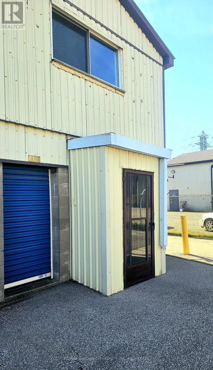 Upper Back - 215 Roberts Road, Grimsby (Grimsby West), ON