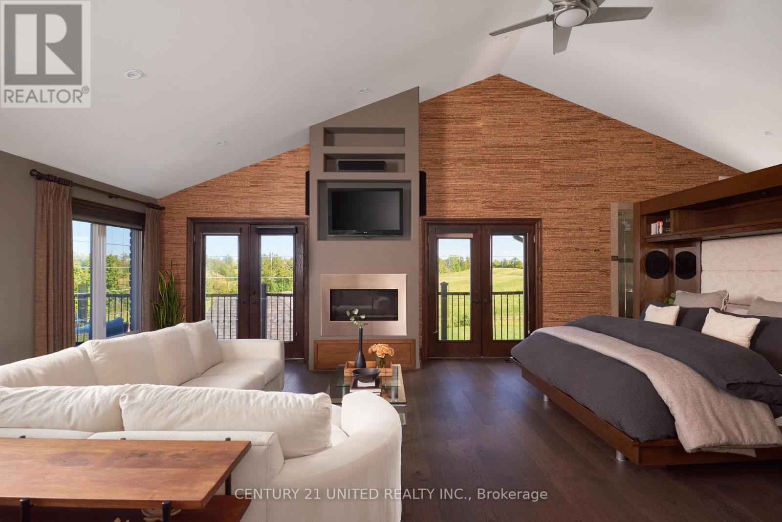 7 Maplehill Drive, Cavan Monaghan (Cavan-Monaghan), ON - Indoor With Fireplace