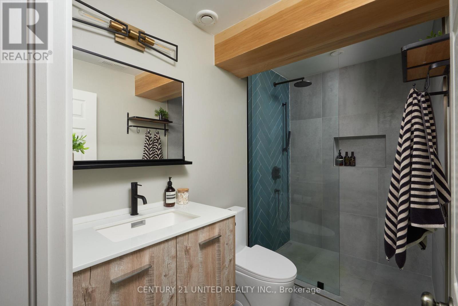 7 Maplehill Drive, Cavan Monaghan (Cavan-Monaghan), ON - Indoor Photo Showing Bathroom