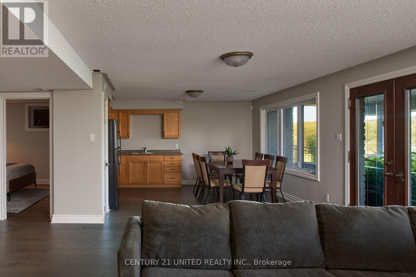 7 Maplehill Drive, Cavan Monaghan (Cavan-Monaghan), ON - Indoor Photo Showing Living Room