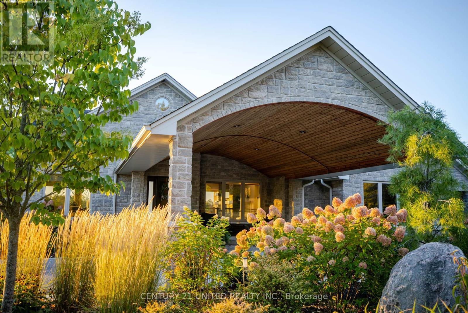 7 Maplehill Drive, Cavan Monaghan (Cavan-Monaghan), ON - Outdoor With Deck Patio Veranda