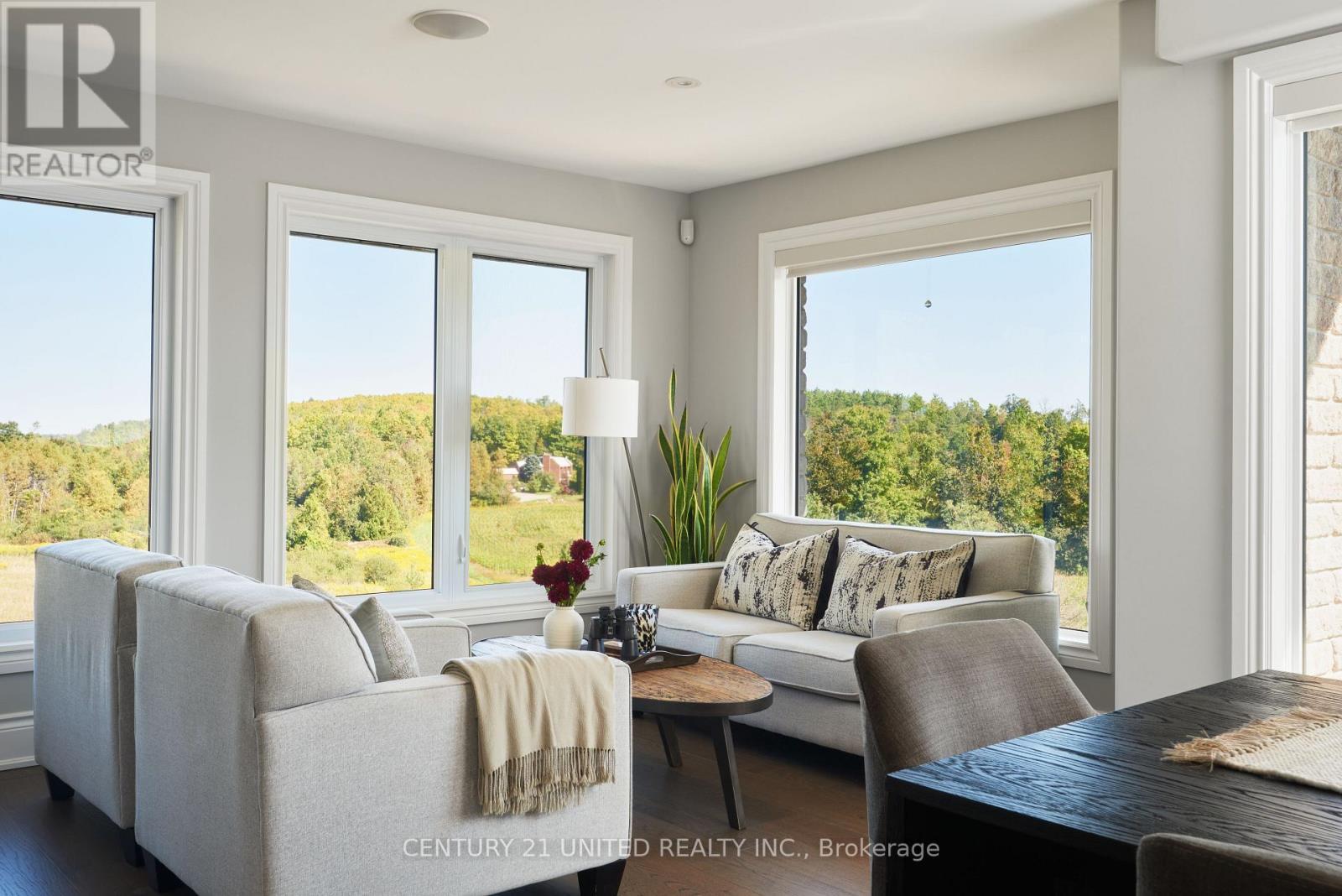 7 Maplehill Drive, Cavan Monaghan (Cavan-Monaghan), ON - Indoor Photo Showing Living Room