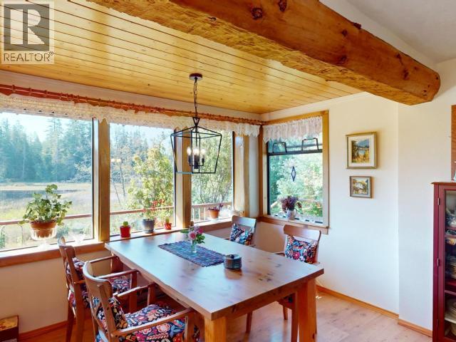 5062 Spragge Road, Texada Island, BC - Indoor Photo Showing Dining Room