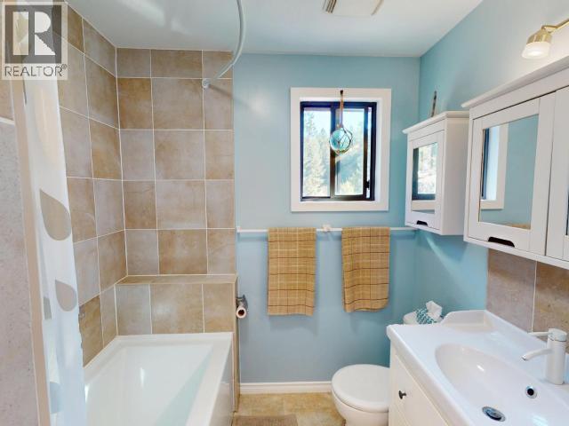 5062 Spragge Road, Texada Island, BC - Indoor Photo Showing Bathroom