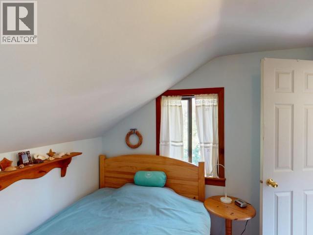 5062 Spragge Road, Texada Island, BC - Indoor Photo Showing Bedroom