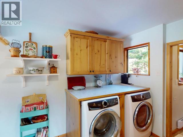 5062 Spragge Road, Texada Island, BC - Indoor Photo Showing Laundry Room