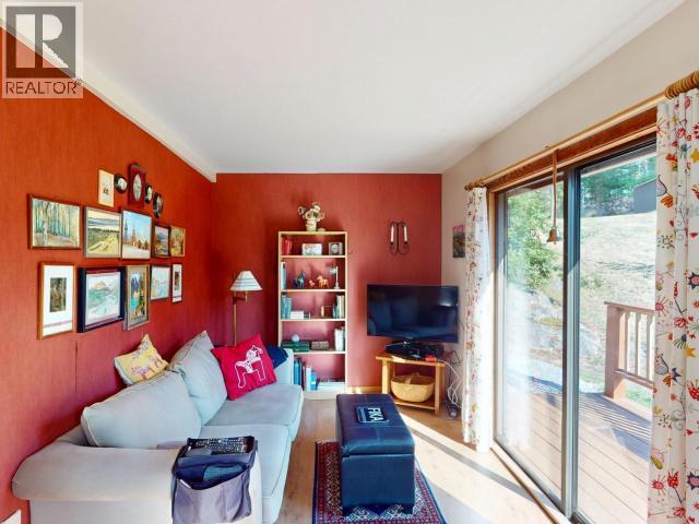5062 Spragge Road, Texada Island, BC - Indoor Photo Showing Living Room