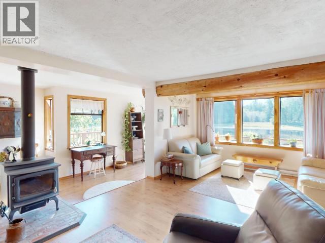 5062 Spragge Road, Texada Island, BC - Indoor Photo Showing Living Room With Fireplace