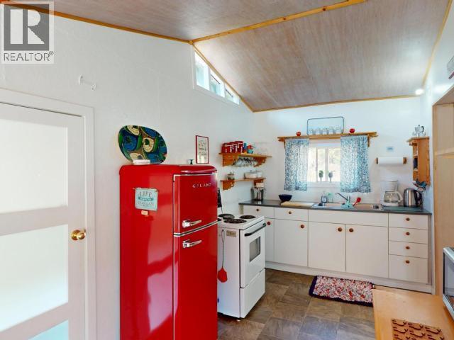 5062 Spragge Road, Texada Island, BC - Indoor Photo Showing Kitchen
