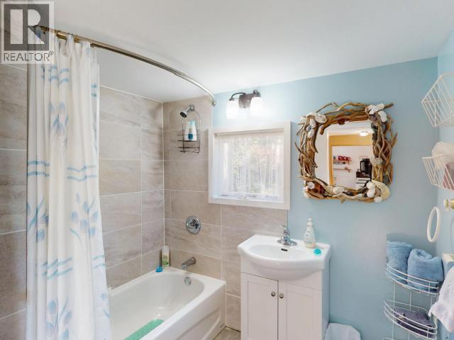 5062 Spragge Road, Texada Island, BC - Indoor Photo Showing Bathroom