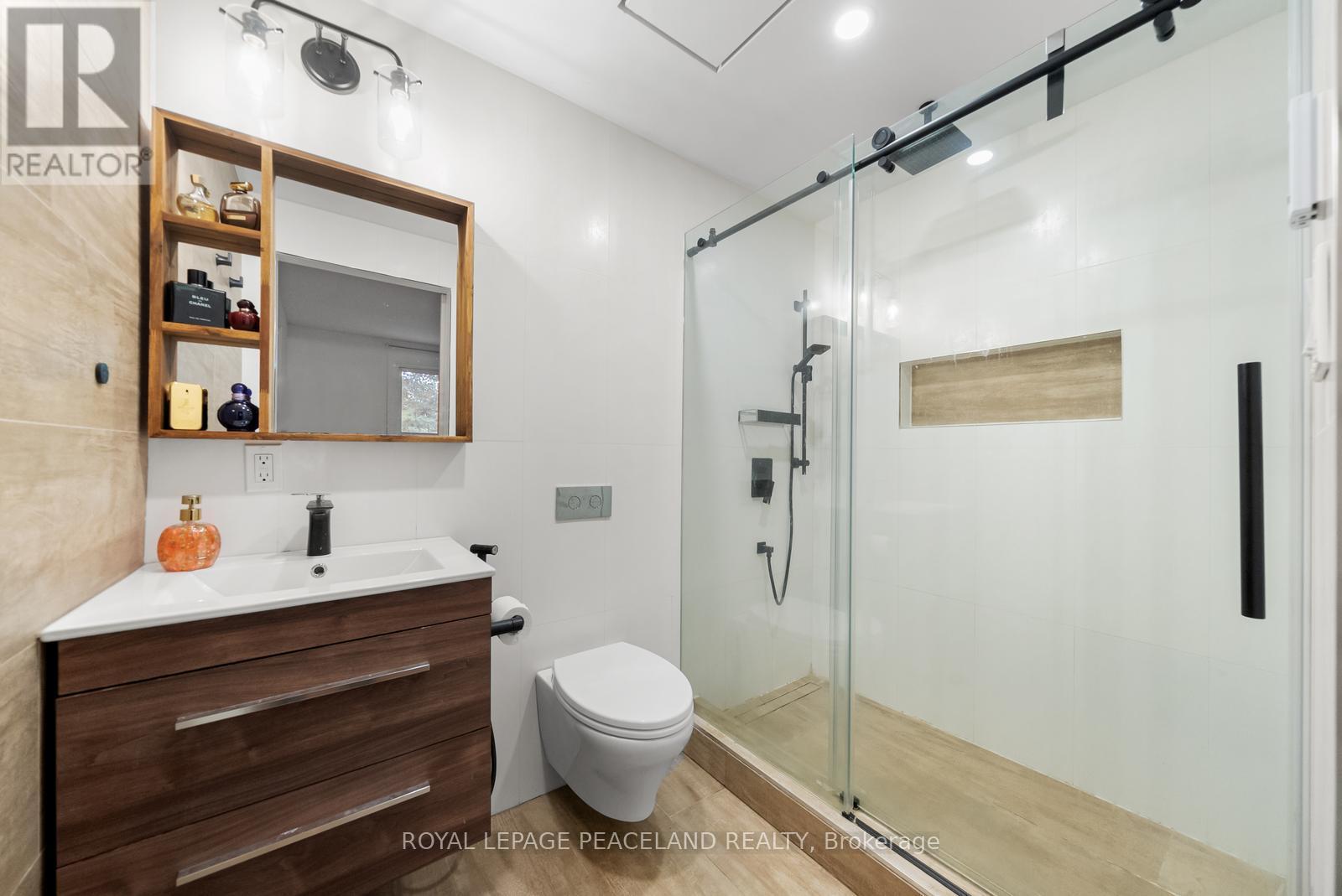 105 Apache Trail, Toronto, ON - Indoor Photo Showing Bathroom