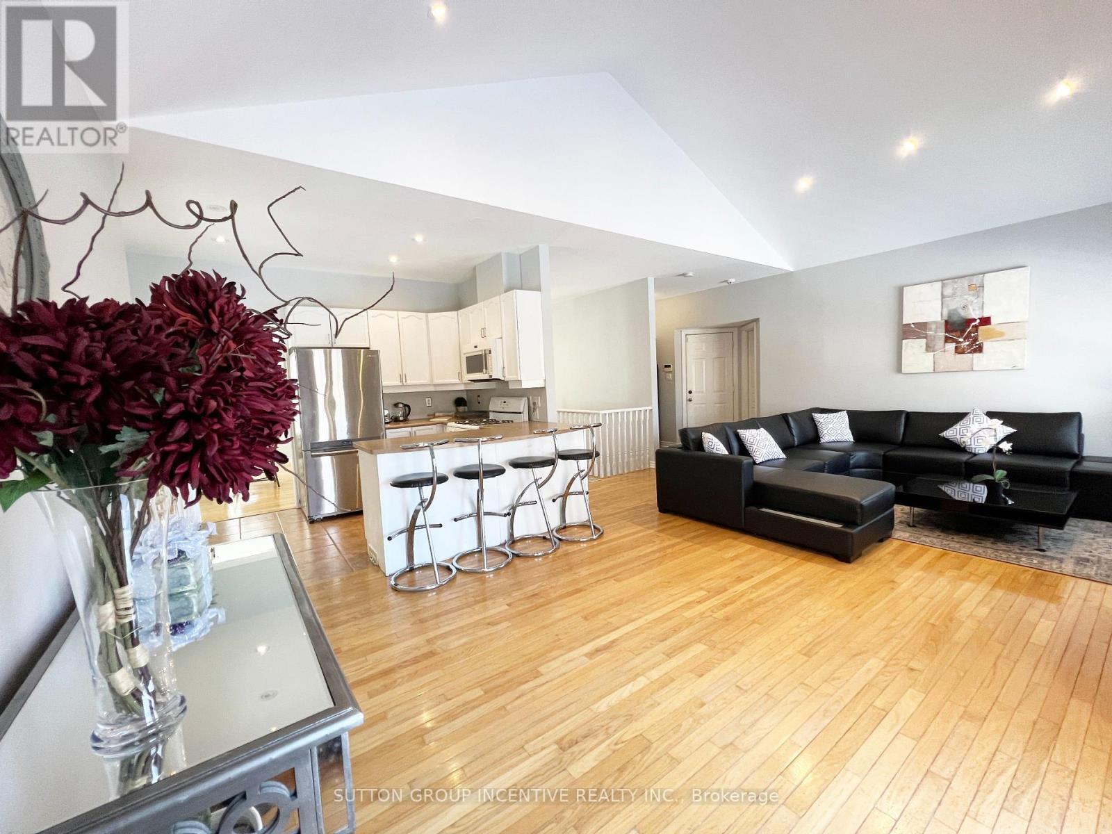 38 Hurst Drive, Barrie, ON - Indoor Photo Showing Other Room