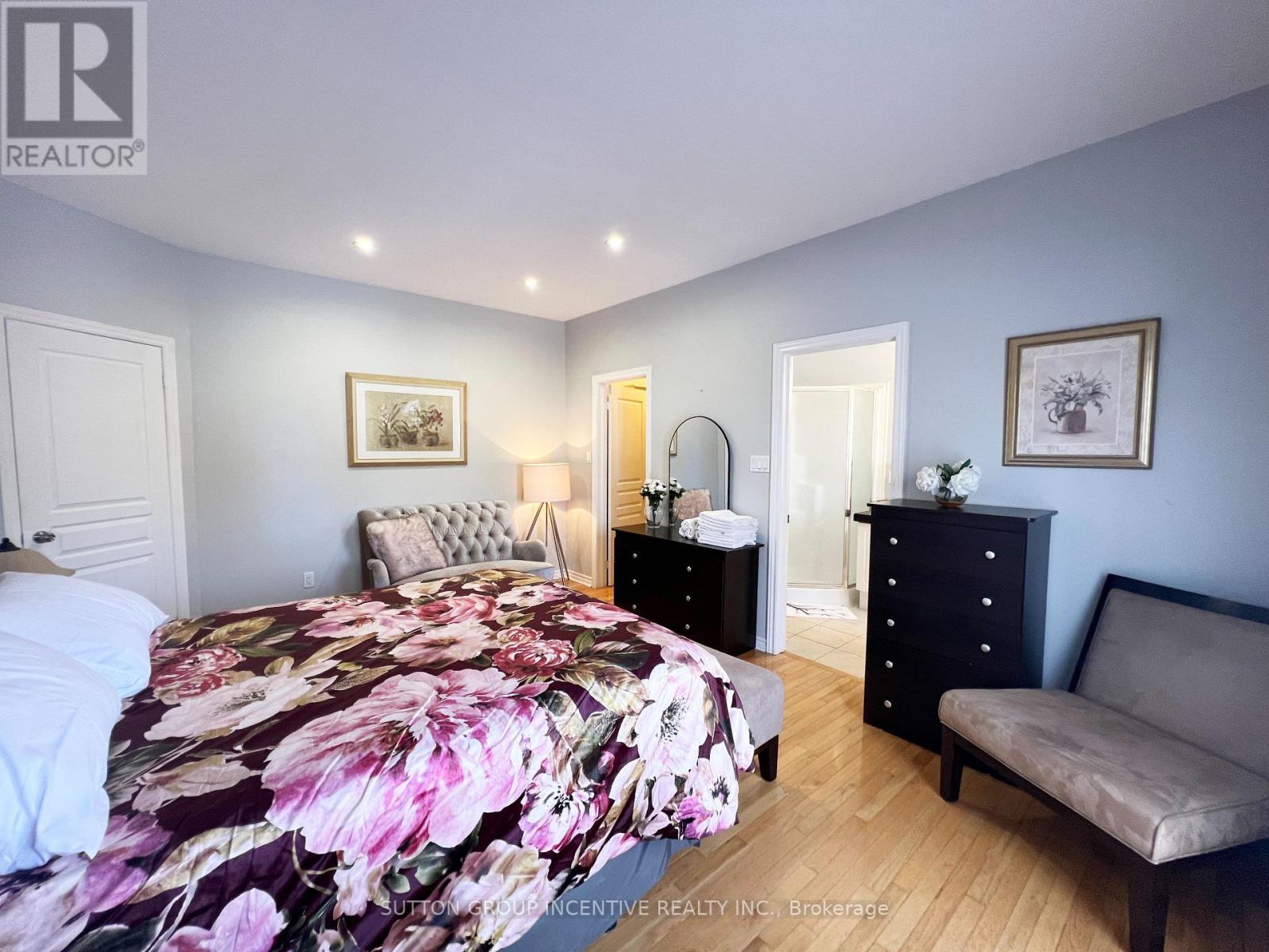38 Hurst Drive, Barrie, ON - Indoor Photo Showing Bedroom