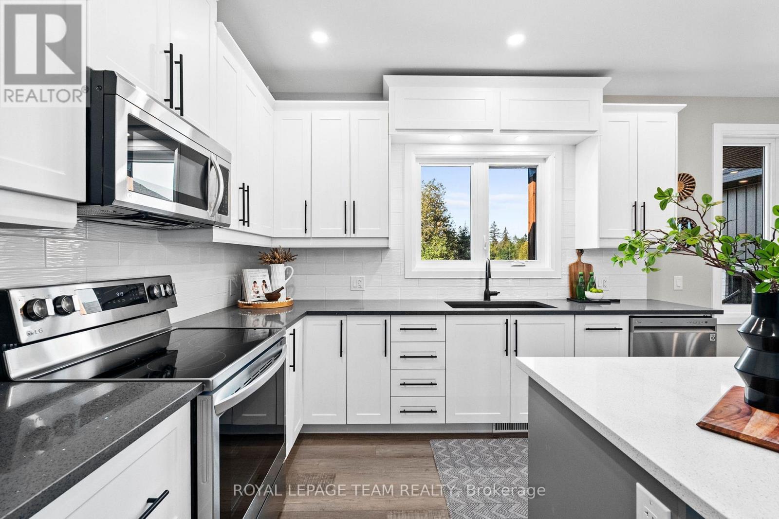 2850 Montague Boundary Road, Ottawa, ON - Indoor Photo Showing Kitchen With Stainless Steel Kitchen With Upgraded Kitchen