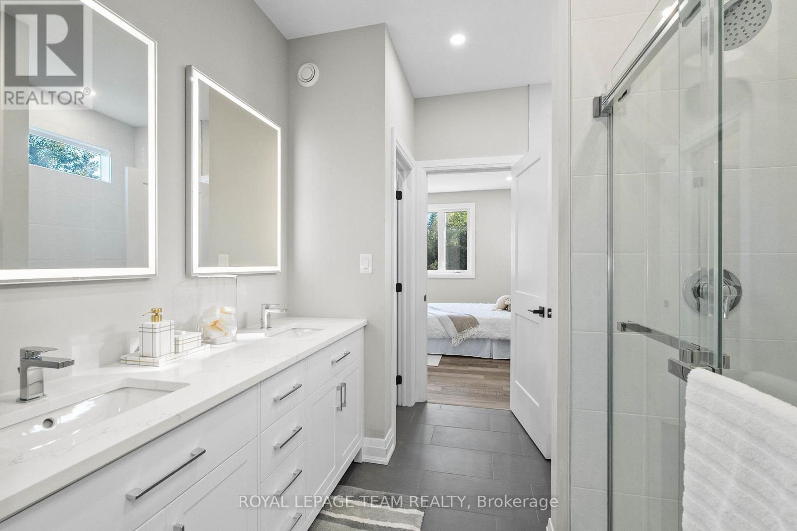 Watercloset, Tub, Shower, Double Sinks... CHECK! - 2850 Montague Boundary Road, Ottawa, ON - Indoor Photo Showing Bathroom