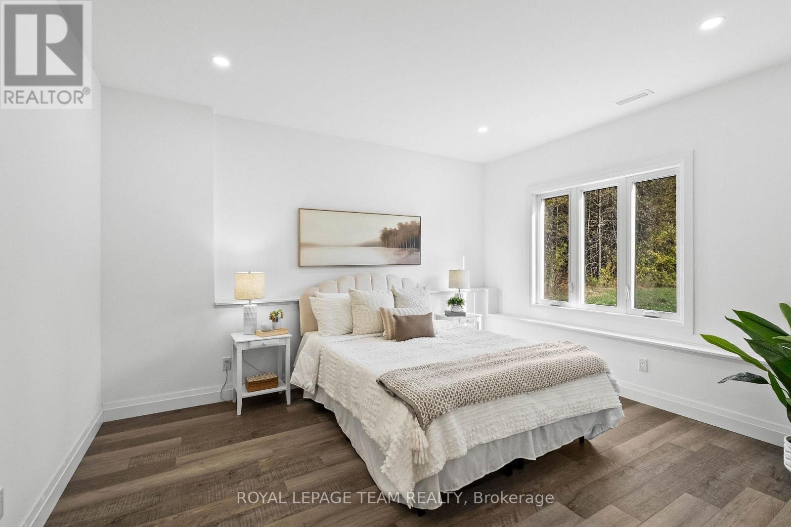 Large bedroom w/ LVP flooring - 2850 Montague Boundary Road, Ottawa, ON - Indoor Photo Showing Bedroom