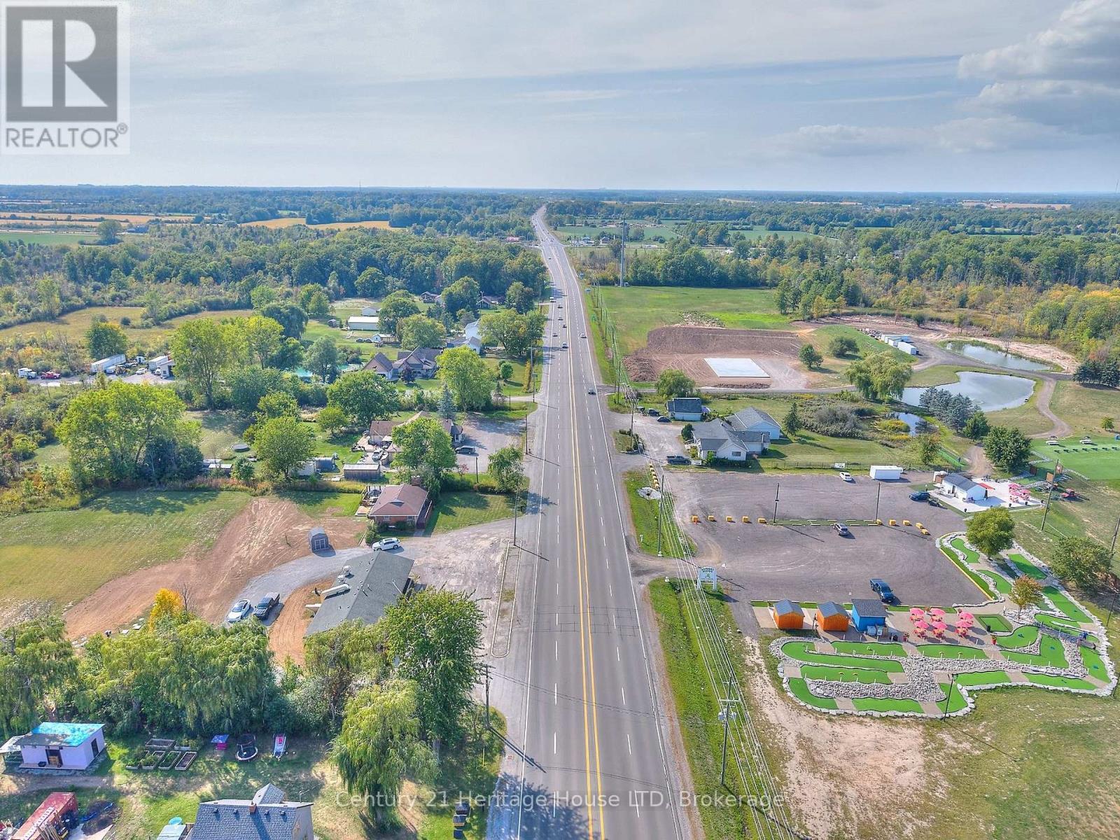 Aerial shot of the property and neighbourhood - 3551 Garrison Road, Fort Erie (Ridgeway), ON