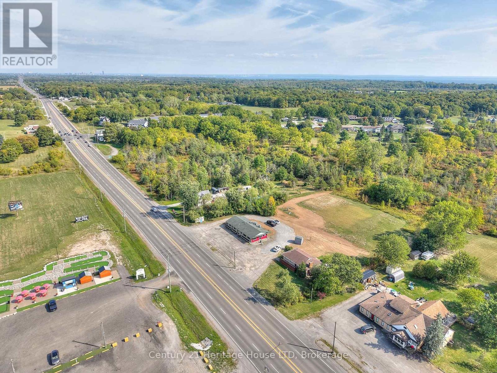 Aerial shot of the property and neighbourhood - 3551 Garrison Road, Fort Erie (Ridgeway), ON