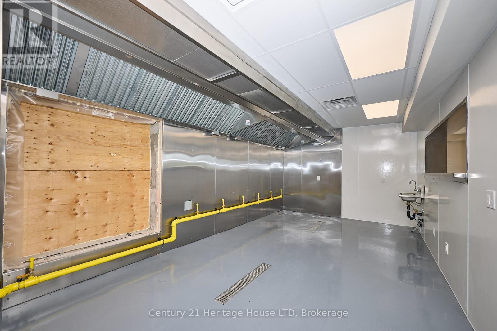 Kitchen/prep area - 3551 Garrison Road, Fort Erie (Ridgeway), ON