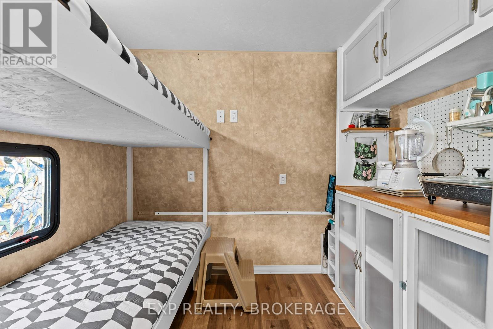 38 - 9 Glenford Lane, Frontenac (Frontenac South), ON - Indoor Photo Showing Bedroom