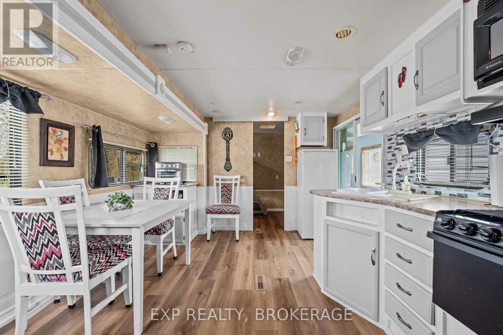 38 - 9 Glenford Lane, Frontenac (Frontenac South), ON - Indoor Photo Showing Kitchen