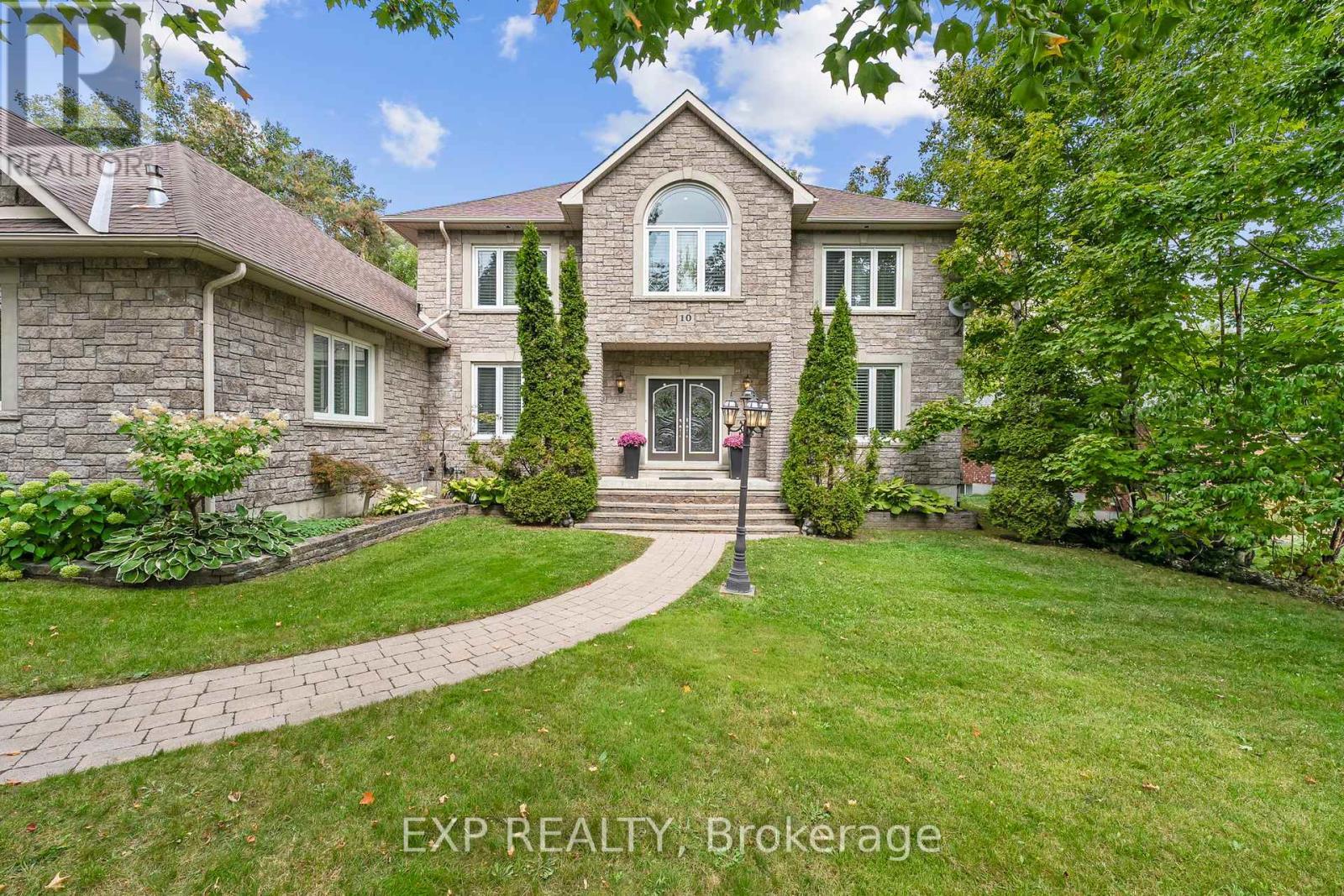 Front of house - 10 Nordic Trail, Oro-Medonte, ON - Outdoor With Facade