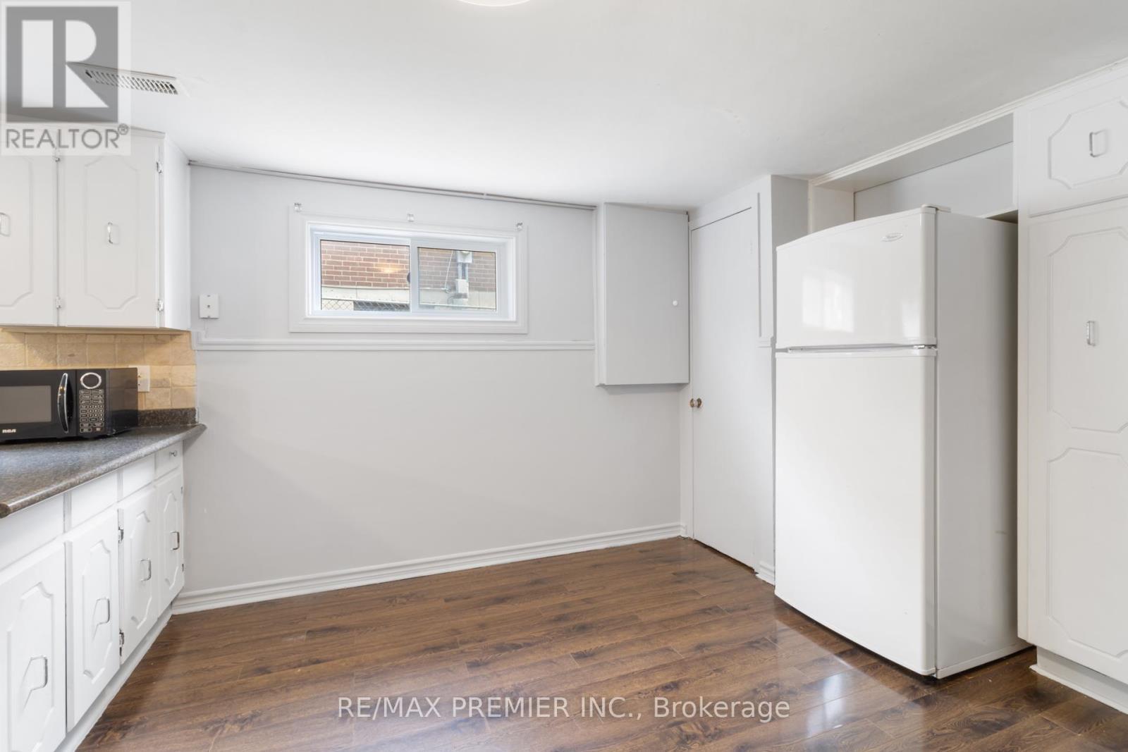7872 Martin Grove Road, Vaughan, ON - Indoor Photo Showing Kitchen