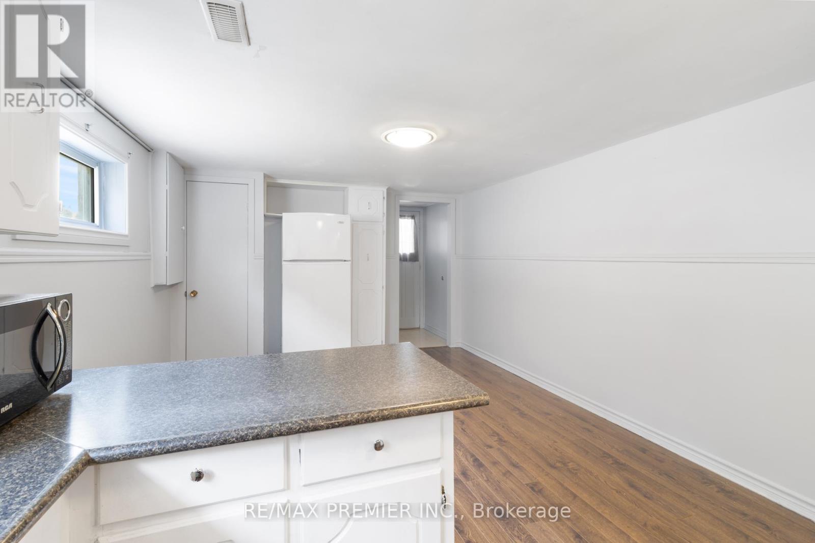 7872 Martin Grove Road, Vaughan, ON - Indoor Photo Showing Kitchen