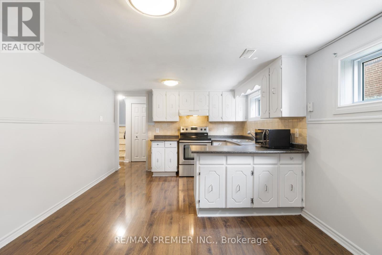 7872 Martin Grove Road, Vaughan, ON - Indoor Photo Showing Kitchen