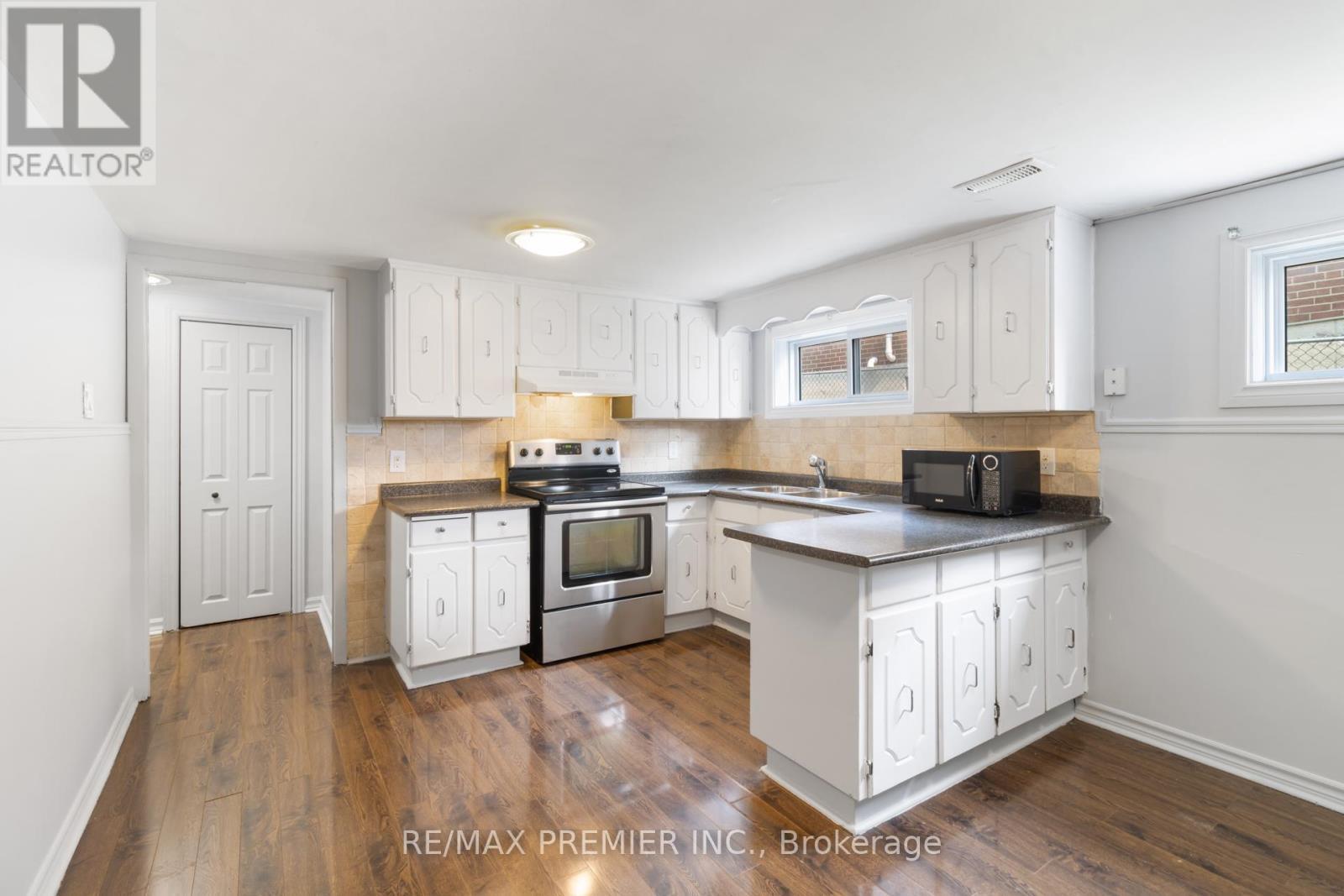 7872 Martin Grove Road, Vaughan, ON - Indoor Photo Showing Kitchen With Double Sink