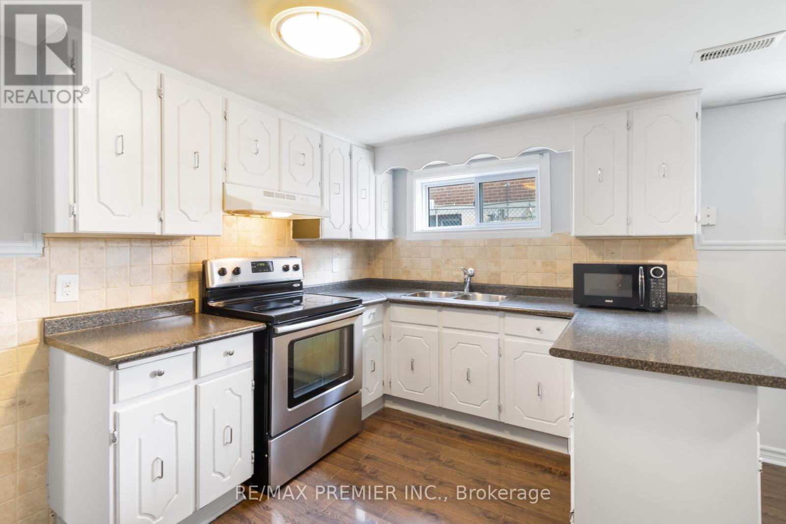 7872 Martin Grove Road, Vaughan, ON - Indoor Photo Showing Kitchen With Double Sink