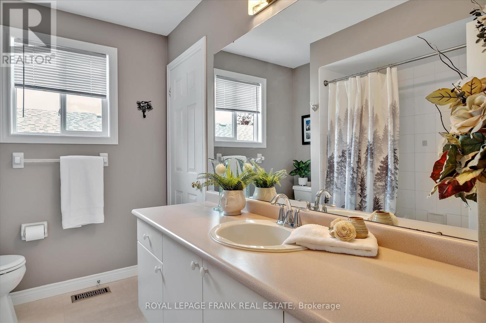 2114 Easthill Drive, Peterborough (Ashburnham Ward 4), ON - Indoor Photo Showing Bathroom