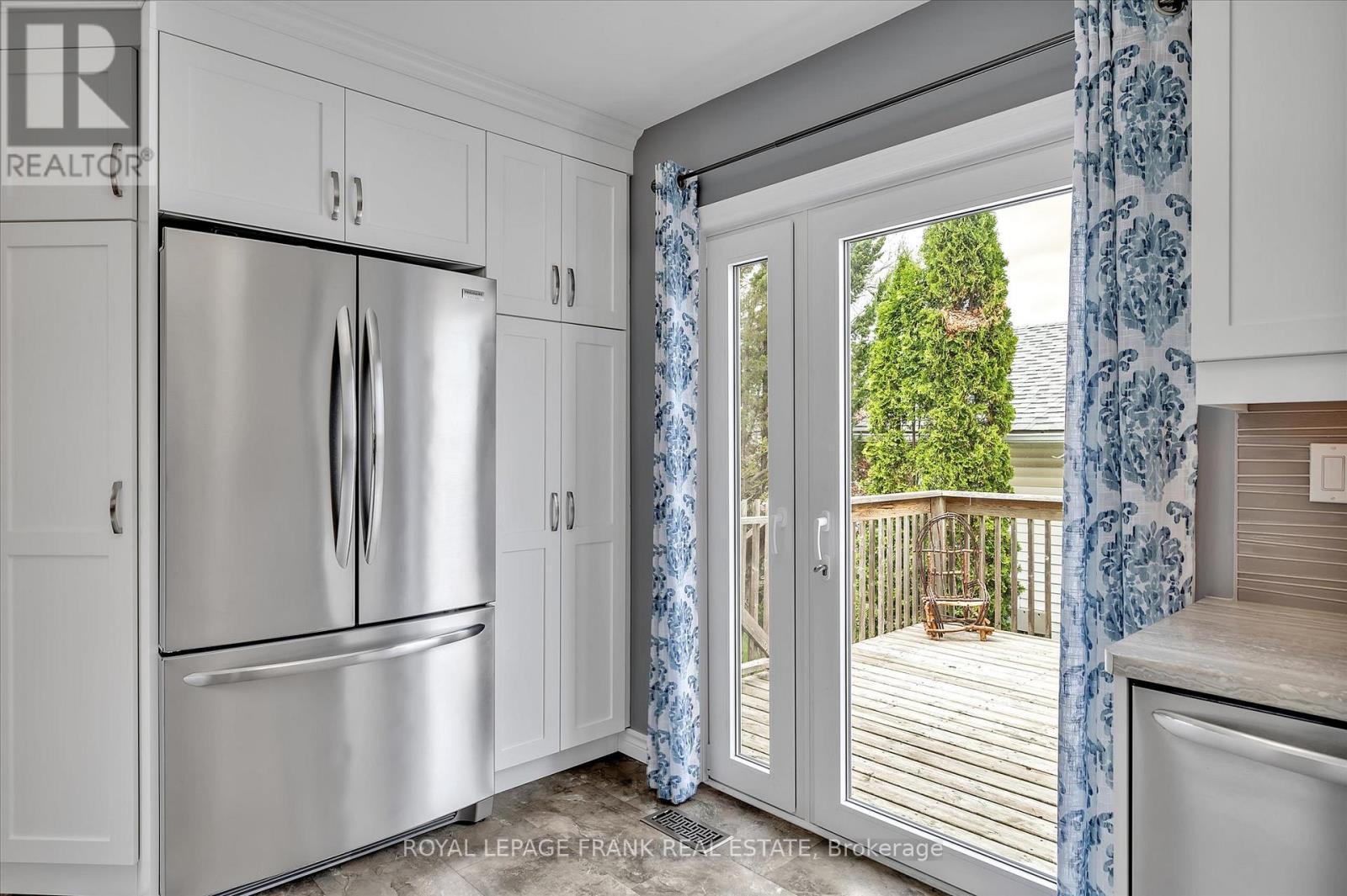 2114 Easthill Drive, Peterborough (Ashburnham Ward 4), ON - Indoor