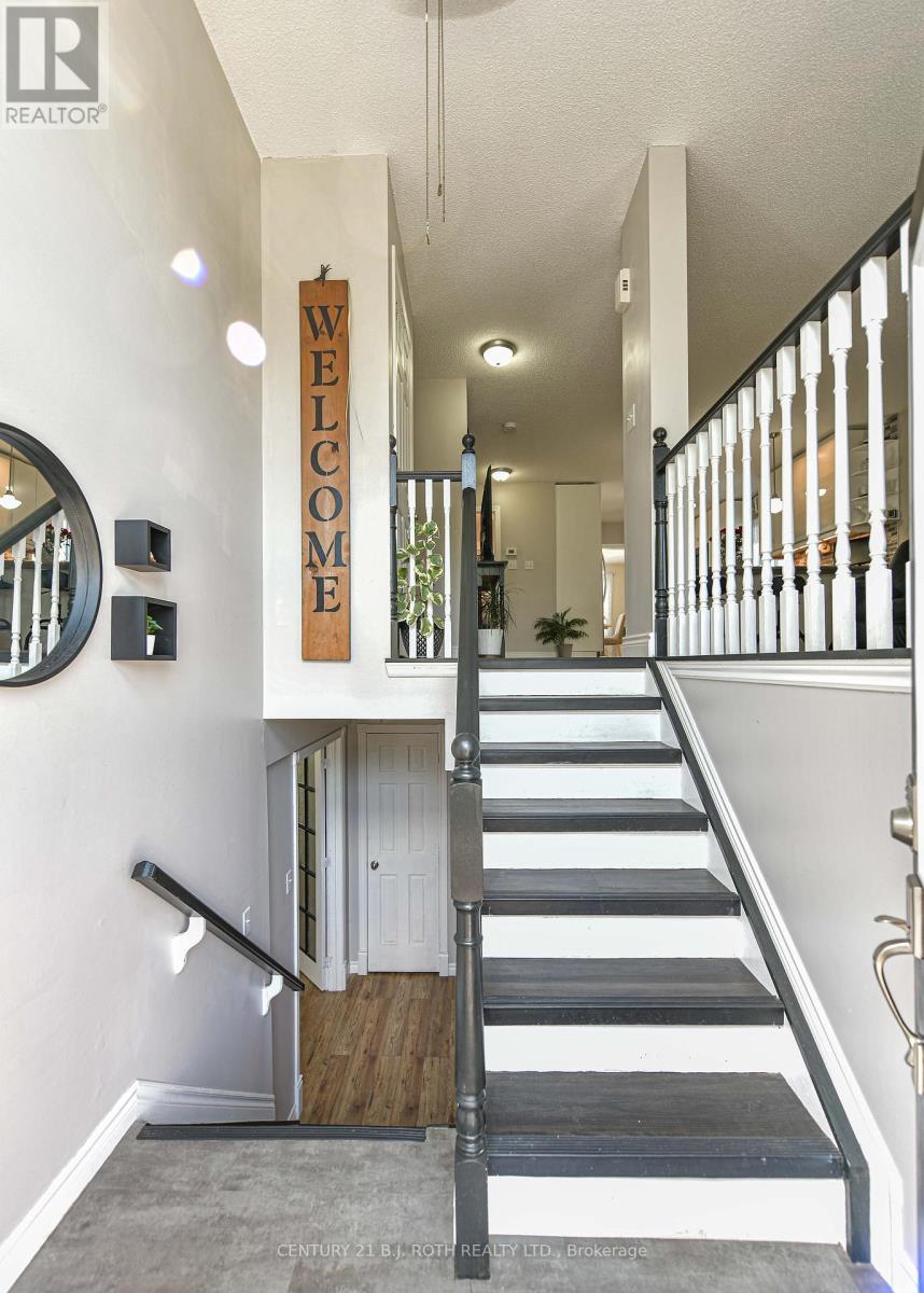 Raised Bungalow - 7576 Cronk Side Road, Ramara, ON - Indoor Photo Showing Other Room