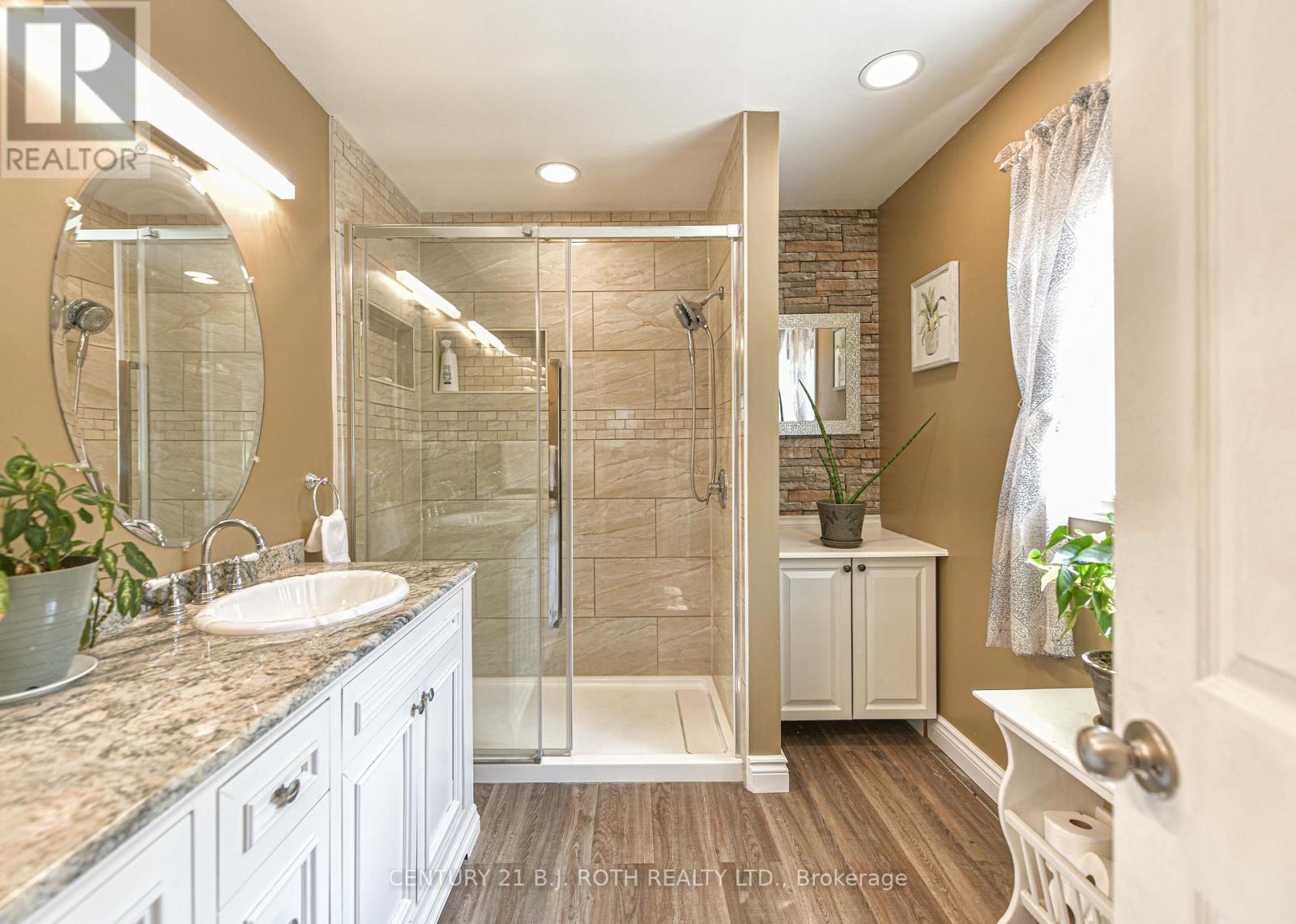 3 Piece EnSuite - 7576 Cronk Side Road, Ramara, ON - Indoor Photo Showing Bathroom