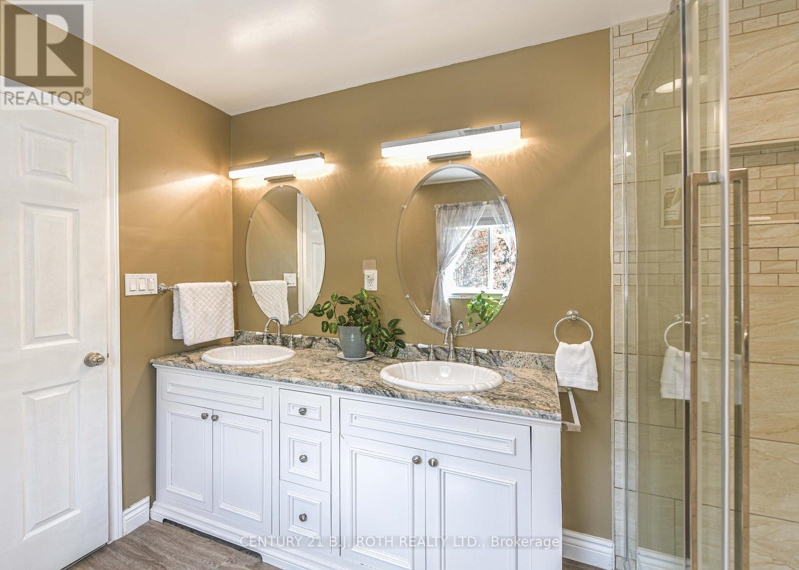 EnSuite Has Two Sinks - 7576 Cronk Side Road, Ramara, ON - Indoor Photo Showing Bathroom