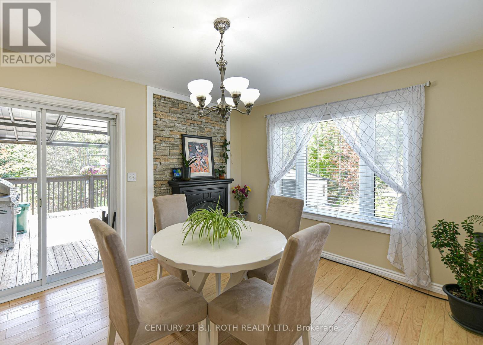 Dinning Room Walks Out To Deck - 7576 Cronk Side Road, Ramara, ON - Indoor Photo Showing Dining Room