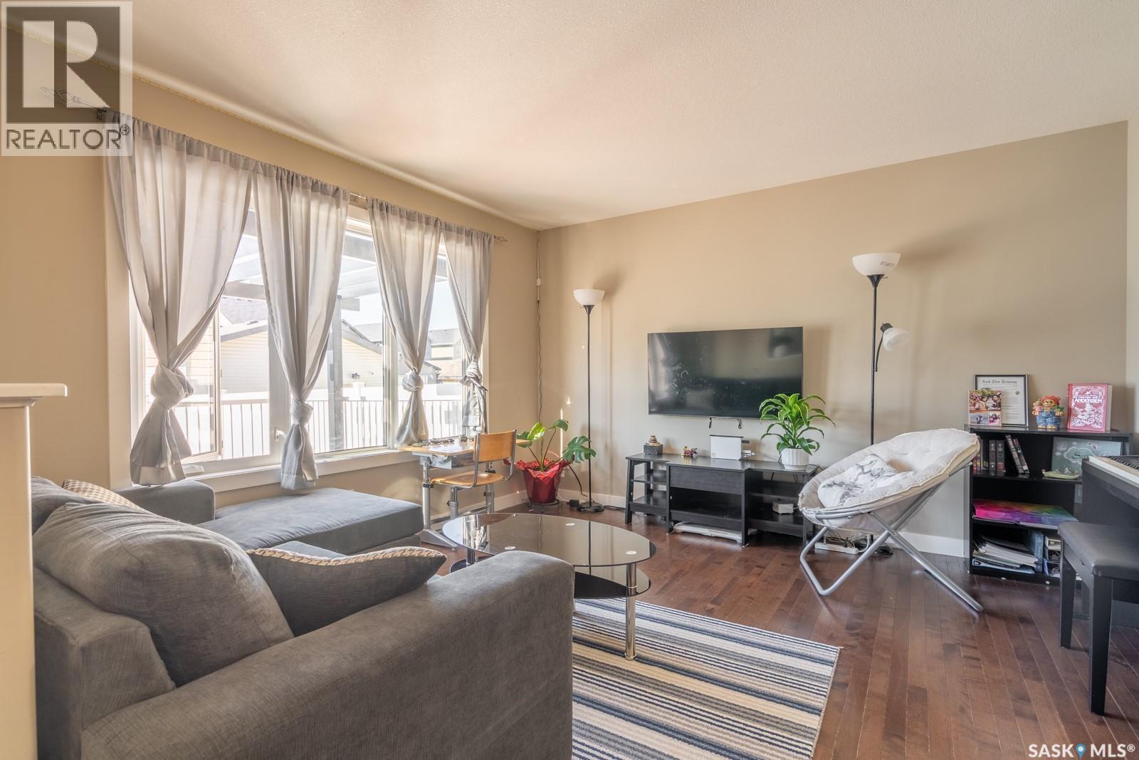 3669 Green Bank Road, Regina, SK - Indoor Photo Showing Living Room