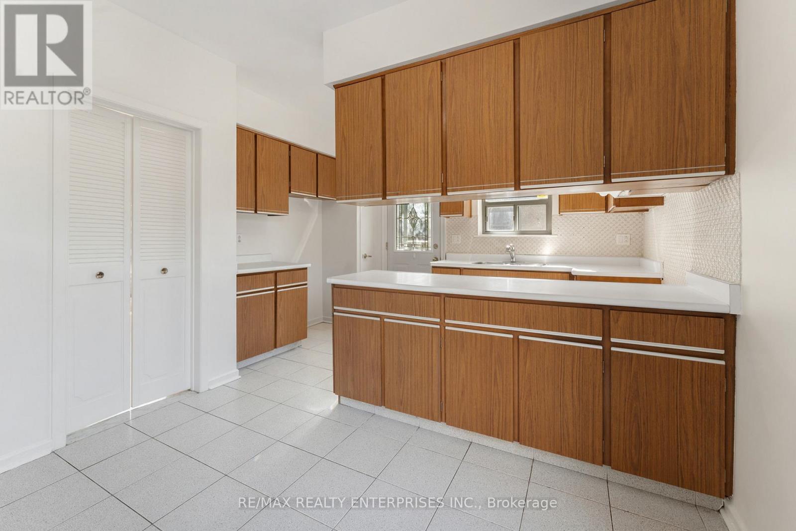 85 John Garland Boulevard, Toronto, ON - Indoor Photo Showing Kitchen